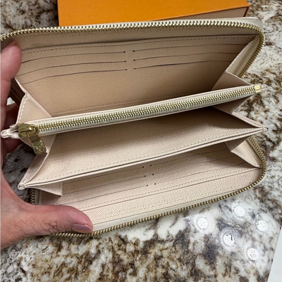 Louis Vuitton Limited Edition By The Pool Large Zippy Wallet - Picture 7 of 9